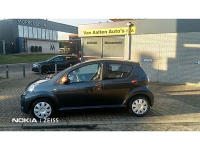 Occasion Toyota Aygo Comfort 68 PK (50 kW) 2012 Grijs, metallic lak Hatchback