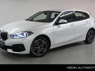 Wit Gebruikt 2023 BMW 118 Shadowline Hatchback | € 26.950 (Eerlijke prijs)