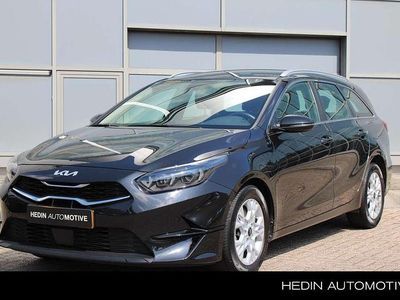 Zwart, metallic lak Gebruikt 2023 Kia Ceed Sportswagon Stationwagen | € 21.945 (Eerlijke prijs)