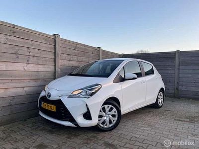 Wit Occasion 2019 Toyota Yaris Hybrid Active Hatchback | € 14.750 (Goede deal)