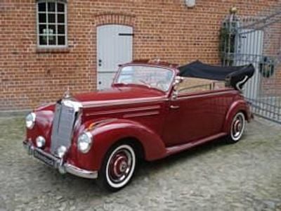 Roodmittelrot (mb 516) Occasion 1951 Mercedes 220 Cabriolet | € 109.000