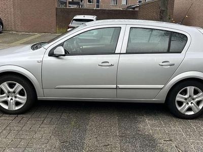 Grijs Gebruikt 2009 Opel Astra Executive Hatchback | € 600 (Super prijs)