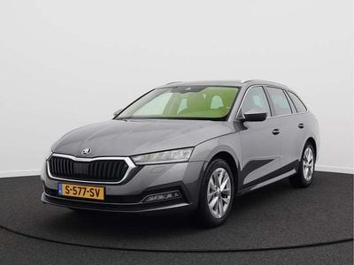 Grijs Occasion 2023 Skoda Octavia Business Line Stationwagen | € 23.450 (Eerlijke prijs)
