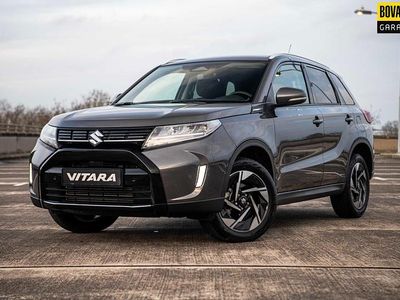 Grijs (metallic) Occasion 2025 Suzuki Vitara Style SUV | € 27.945 (Eerlijke prijs)