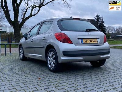 Grijs, metallic lak Gebruikt 2007 Peugeot 207 Hatchback | € 2.299 (Iets duurder)