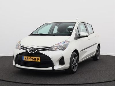 Wit Occasion 2016 Toyota Yaris Trend Hatchback | € 8.950 (Goede deal)