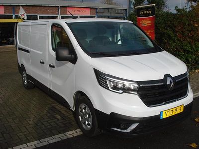 Wit Gebruikt 2023 Renault Trafic MPV | € 21.900