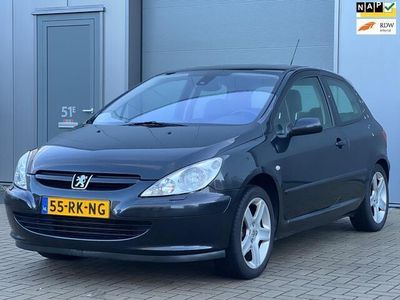 tweedehands Peugeot 307 2.0-16V Griffe * Automaat * Lederstoelen * trekhaak * 17 inch * 2 sleutels * APK 24-11-2024