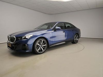 Blauw Gebruikt 2025 BMW 520 M Sport Sedan | € 54.900 (Goede deal)