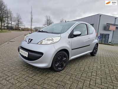 Occasion Peugeot 107 68 PK (50 kW) 2005 Grijs Hatchback