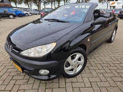 Zwart (metallic) Gebruikt 2003 Peugeot 206 CC Cabriolet | € 1.299 (Eerlijke prijs)