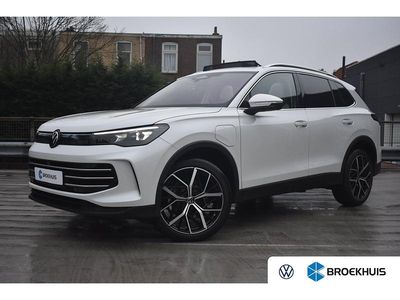 Wit Occasion 2025 VW Tiguan Comfortline SUV | € 51.900 (Iets duurder)