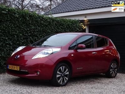 Rood Occasion 2014 Nissan Leaf Tekna Hatchback | € 6.500 (Eerlijke prijs)