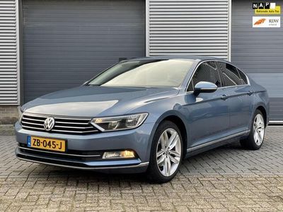 Blauw Gebruikt 2015 VW Passat Highline Sedan | € 11.950