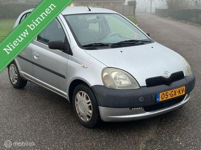 Grijs Occasion 2001 Toyota Yaris Hatchback | € 1.790 (Eerlijke prijs)