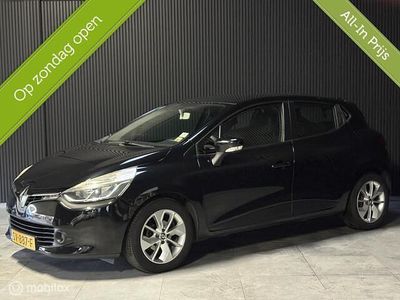 Zwart Occasion 2013 Renault Clio IV Expression Hatchback | € 5.999 (Eerlijke prijs)