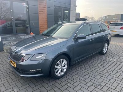 Grijs Occasion 2019 Skoda Octavia Stationwagen | € 6.250 (Super prijs)
