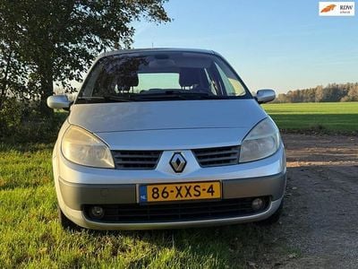 Grijs (metallic) Gebruikt 2005 Renault Scénic II Dynamique MPV | € 999 (Eerlijke prijs)