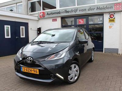 tweedehands Toyota Aygo 1.0 VVT-i x-play Navi