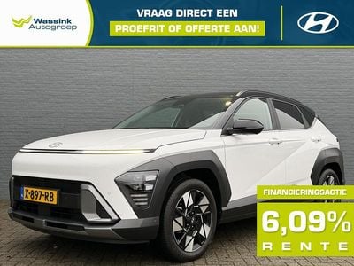 Atlas white two tone Occasion 2024 Hyundai Kona Premium SUV | € 31.885 (Eerlijke prijs)