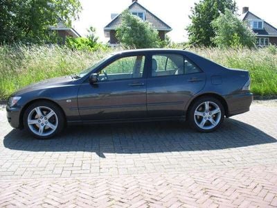 Lexus IS200