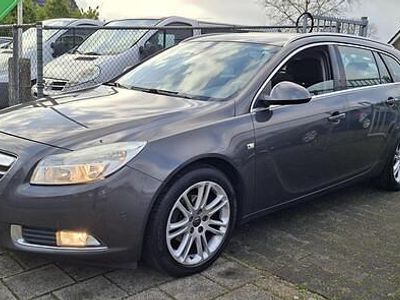 Grijs (metallic) Gebruikt 2009 Opel Insignia Edition Stationwagen | € 2.299 (Eerlijke prijs)