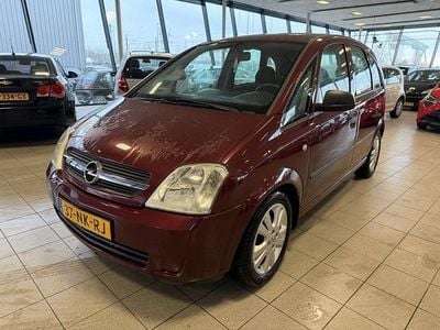 Rood Occasion 2003 Opel Meriva Essentia MPV | € 1.790 (Eerlijke prijs)