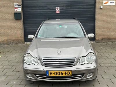 Grijs (metallic) Gebruikt 2004 Mercedes C200 Classic Stationwagen | € 2.950 (Eerlijke prijs)