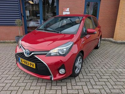 Occasion Toyota Yaris Hybrid 2016 Rood (metallic) Hatchback