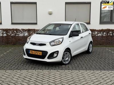 Wit (metallic) Gebruikt 2011 Kia Picanto Hatchback | € 2.950 (Eerlijke prijs)