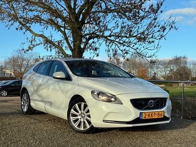 Wit Gebruikt 2013 Volvo V40 Momentum Hatchback | € 5.250 (Eerlijke prijs)