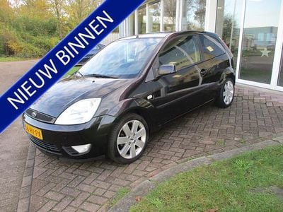 Zwart (metallic) Gebruikt 2005 Ford Fiesta Futura Hatchback | € 1.460 (Goede deal)