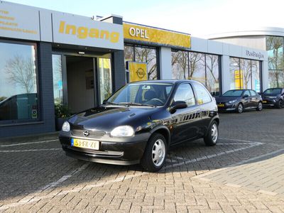 tweedehands Opel Corsa 1.2i 16V Onyx Automaat | Dakspoiler | Trekhaak | 7