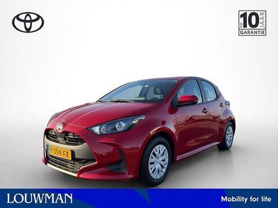 Rood metallic Occasion 2022 Toyota Yaris Active Hatchback | € 20.945 (Eerlijke prijs)