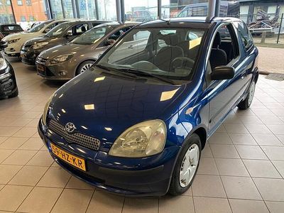 Blauw (metallic) Gebruikt 2002 Toyota Yaris Luna Hatchback | € 1.499 (Eerlijke prijs)