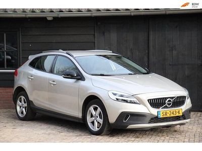 Bruin Gebruikt 2018 Volvo V40 Hatchback | € 16.950 (Goede deal)