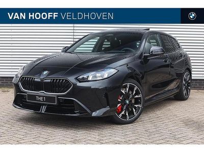 Zwart Nieuw 2025 BMW 120 Executive Hatchback | € 57.387 (Eerlijke prijs)
