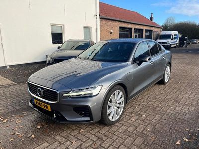 Grijs (metallic) Gebruikt 2020 Volvo S60 R-Design Sedan | € 28.495 (Eerlijke prijs)