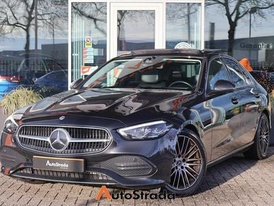 Grijs (parellak) Gebruikt 2021 Mercedes C180 Luxury Sedan | € 32.400 (Super prijs)