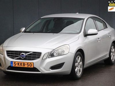 tweedehands Volvo S60 1.6 T3 Momentum Navigatie/Parkeersensor/Trekhaak afneembaar