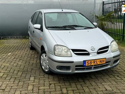 Nissan Almera Tino