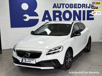Wit Gebruikt 2018 Volvo V40 Dynamic Hatchback | € 15.495 (Eerlijke prijs)