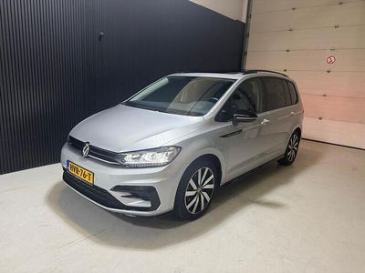 Grijs Gebruikt 2023 VW Touran R-line MPV | € 41.750 (Duur)