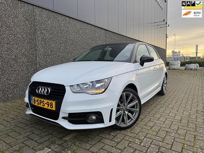 Wit (metallic) Gebruikt 2013 Audi A1 Sportback Admired Hatchback | € 10.495 (Eerlijke prijs)