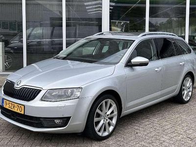 Grijs Gebruikt 2014 Skoda Octavia Stationwagen | € 7.000 (Eerlijke prijs)