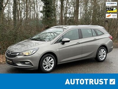 Bruin (metallic) Gebruikt 2017 Opel Astra Edition Stationwagen | € 8.950 (Eerlijke prijs)