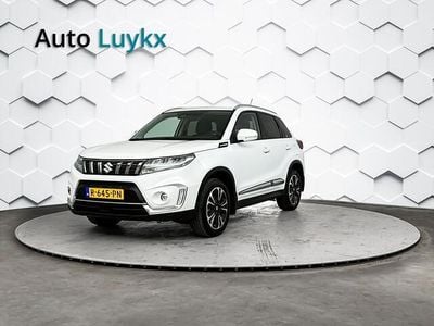 Wit (metallic) Gebruikt 2022 Suzuki Vitara Style SUV | € 23.940 (Goede deal)