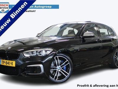 tweedehands BMW M140 1-SERIEEdition Shadow High Executive | 340 PK | Harman / Kardon | Apple CarPlay | Schuif / kantel dak | Vol lederen memory sportstoelen met verwarming | Cruise | Clima | Nederlands geleverde | LED kolampen | Lane en bots assist |