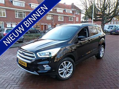 Zwart (metallic) Occasion 2018 Ford Kuga ST-Line SUV | € 12.944
