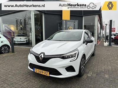 Blanc glacier 369 (licht wit) Occasion 2023 Renault Clio V Equilibre Hatchback | € 17.445 (Eerlijke prijs)